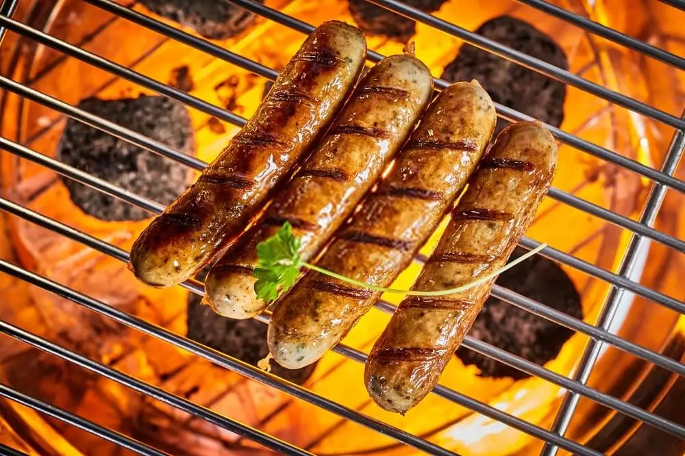 large cooking surface - grilling sausages