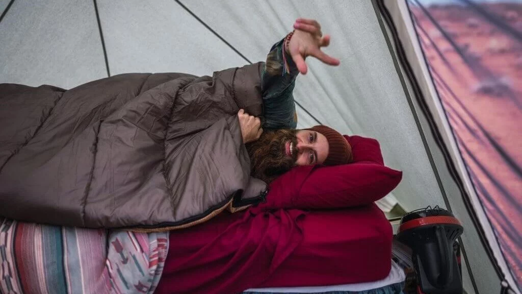 sleeping bag vs camping blankets